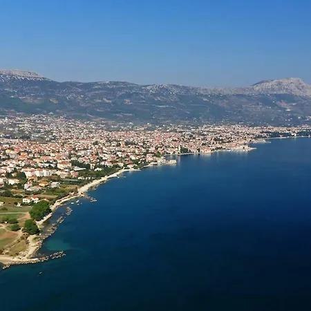 Appartement Ukic With A Large Outdoor Swimming Pool Kaštela