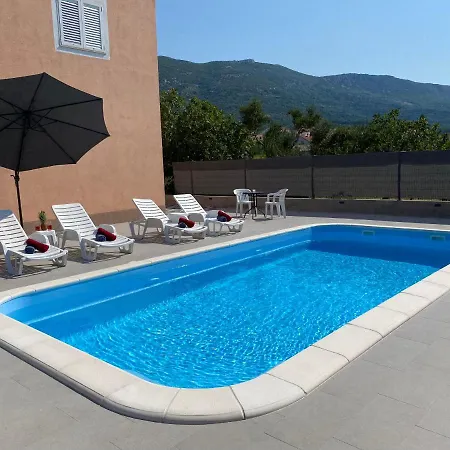 公寓 Ukic With A Large Outdoor Swimming Pool *