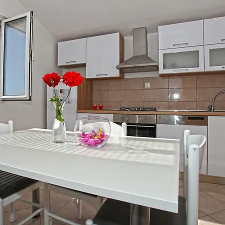 Apartment Ukic With A Large Outdoor Swimming Pool Kastela