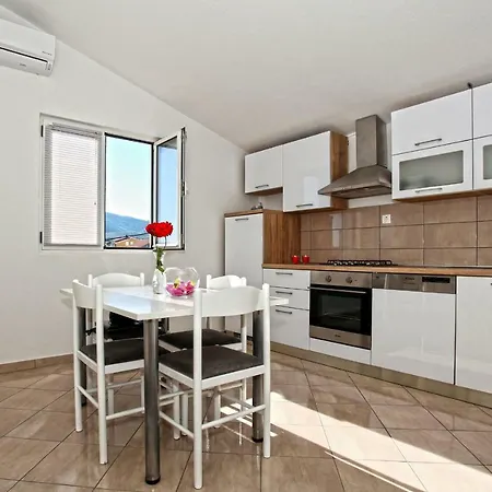 Ukic With A Large Outdoor Swimming Pool * Kaštela