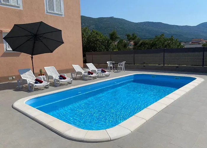 شقة Ukic With A Large Outdoor Swimming Pool *