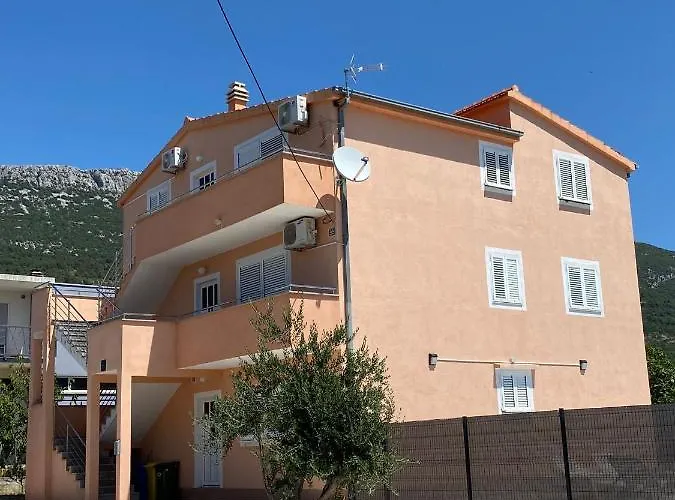 شقة Ukic With A Large Outdoor Swimming Pool *