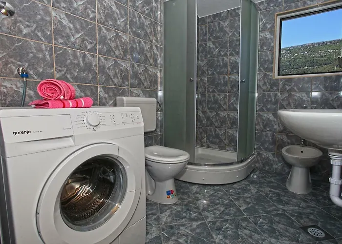 Ukic With A Large Outdoor Swimming Pool شقة *