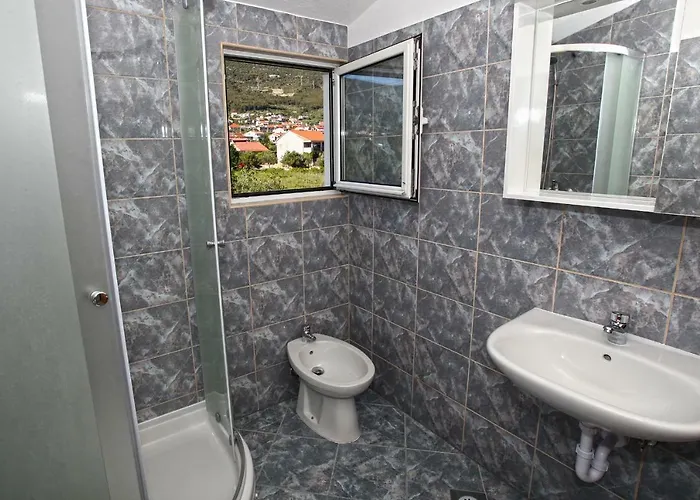 Ukic With A Large Outdoor Swimming Pool شقة *