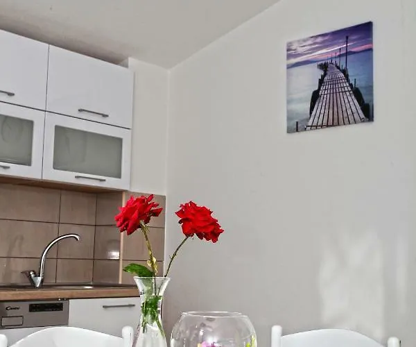 Ukic With A Large Outdoor Swimming Pool Kaštela