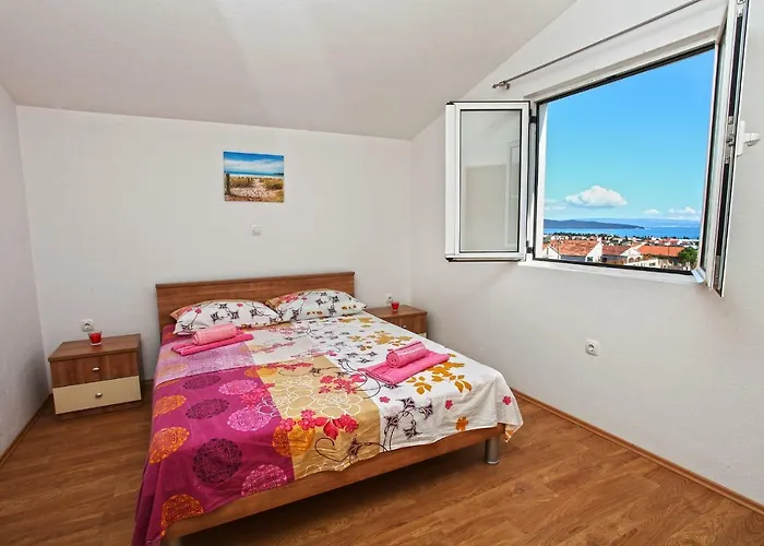 Ukic With A Large Outdoor Swimming Pool شقة