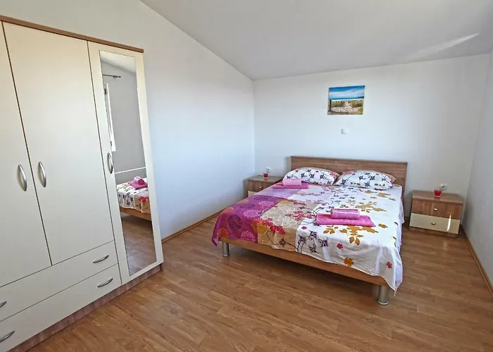 شقة Ukic With A Large Outdoor Swimming Pool Kaštela