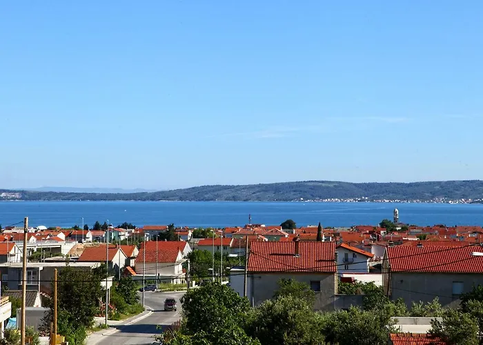 شقة Ukic With A Large Outdoor Swimming Pool