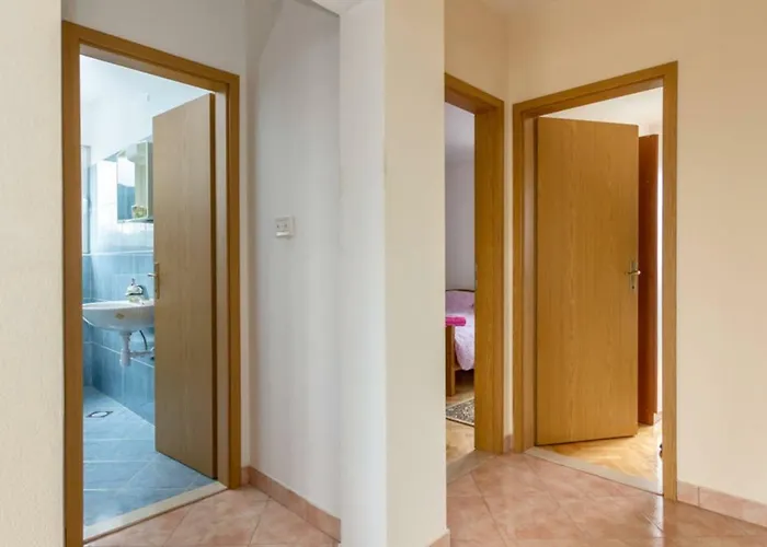 Ukic With A Large Outdoor Swimming Pool * Kaštela