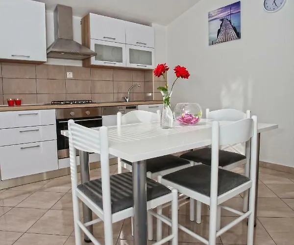 شقة Ukic With A Large Outdoor Swimming Pool *