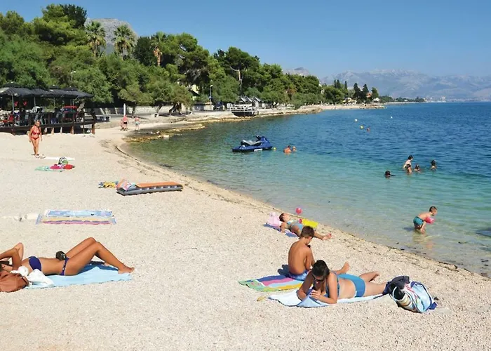 شقة Ukic With A Large Outdoor Swimming Pool